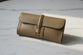 Manoa Bags – Pochette Clutch in Pelle – Tortora e Nera - Manoa Bags & Co